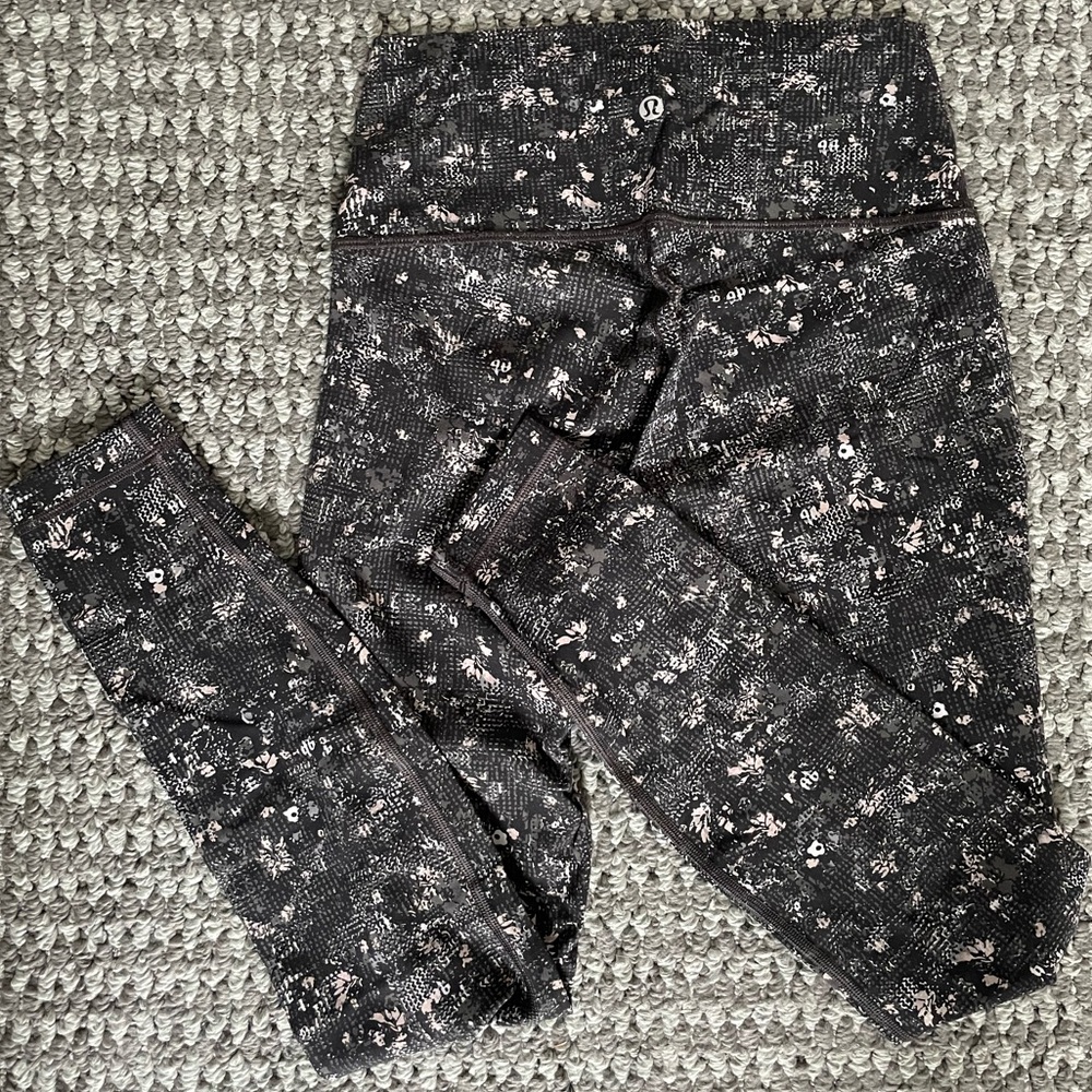 Lululemon women’s leggings perfect condition